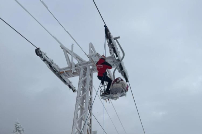 Uludağ'da telesiyej arızası: 52 tatilci kurtarıldı, 8 kişiyi kurtarma çalışması sürüyor