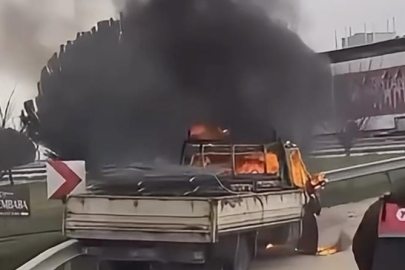 Bursa'da seyir halindeki kamyonet alev alev yandı