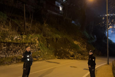 Bursa'da heyelan: Tophane-Muradiye yolu ulaşıma kapandı