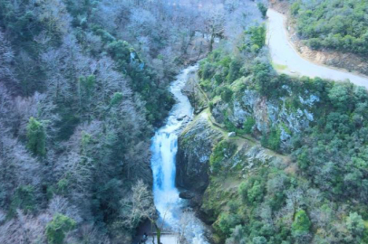 Gemlik'te yağmurlar, Sudüşen Şelalesi'ne hayat verdi