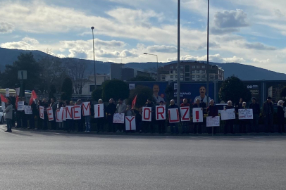 CHP Yıldırım İlçe Örgütü'nden 'Bu yolda yoksulluk var korna çal' eylemi