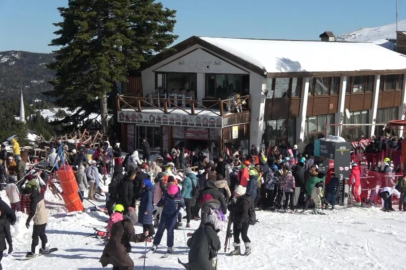 Uludağ'da güneşli hafta sonu: Zirve tatilcilerle doldu