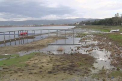 Fabrikaların tonlarca su çektiği İznik Gölü 200 metre çekildi