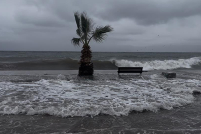 Bursa’da denizle kara birleşti, sokaklar göle döndü