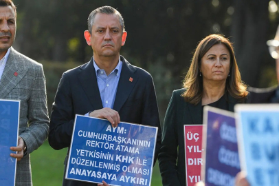 Özgür Özel, Boğaziçi Üniversitesinde akademisyenlerin nöbetine katıldı