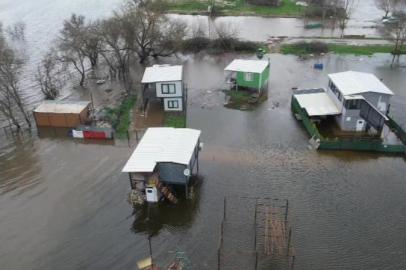 Ulubat Gölü taştı: Yüzen evler ortaya çıktı