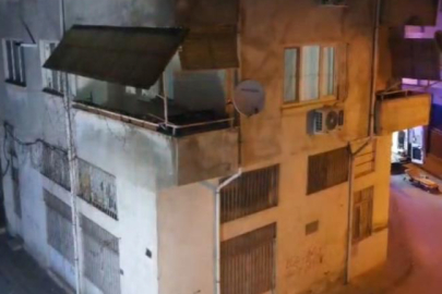 Bursa'da hasarlı olan bir apartman tahliye edildi, sokak trafiğe kapatıldı