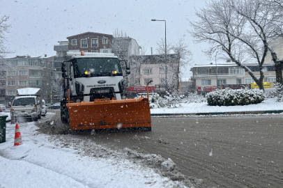 Büyükşehir karla mücadelede sahada