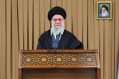 Hamaney’in ölümünün ardından İran sokaklara döküldü