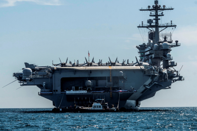 İran, ABD'nin uçak gemisini füzelerle hedef aldı