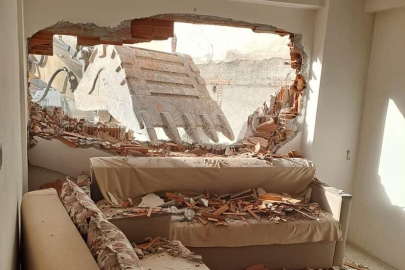 Karacabey’de inşaat çalışmasında kepçe yan binaya girdi