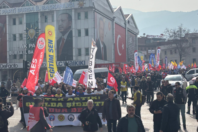 Öldürülen öğretmen Fatma Nur Çelik için Bursa'da binlerce öğretmen yürüdü