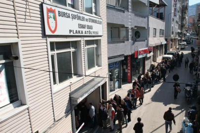 Bursa’da APP plaka izdihamı: Kuyruk sokaklara taştı