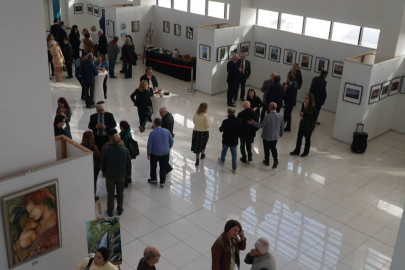 Bursa'da sanatçı hekimler sergisi açıldı
