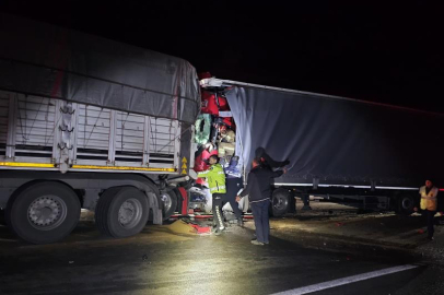 Bursa'da iki tırın çarpıştığı kazada 1 kişi hayatını kaybetti