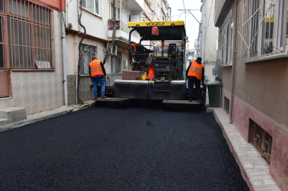 Osmangazi’de sokaklardaki yollar yenileniyor