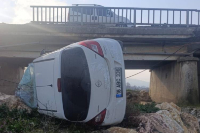 Bursa'da kontrolden çıkan araç köprüden uçtu, 1 yaralı
