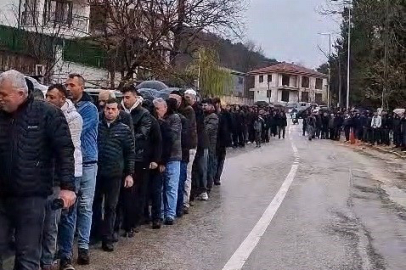 Bursa'da 60 yıllık Bayram geleneği: 1 kilometrelik bayramlaşma kuyruğu