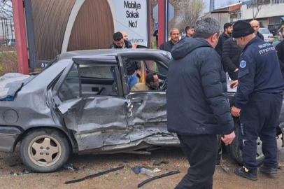 Bursa'da 2 aracın karıştığı kazada 4’ü çocuk 9 kişi yaralandı