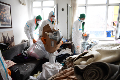 Osmangazi'de bir daireden 4 kamyon çöp çıktı