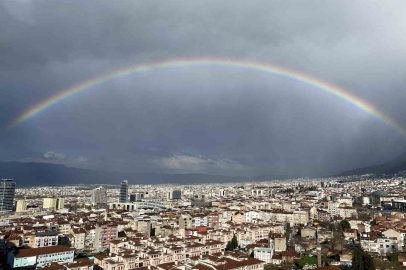 Bursa’da yağmur sonrası gökkuşağı şöleni