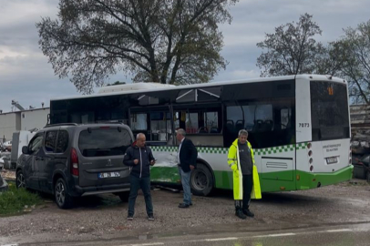 Bursa'da belediye otobüsü ile nakliye kamyonu çarpıştı: 2 yaralı