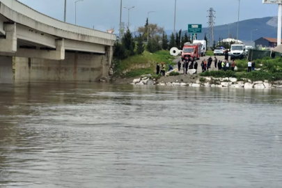 Bursa'da yolu kısaltmak için aracıyla dereden geçti: Araçla birlikte derede kayboldu