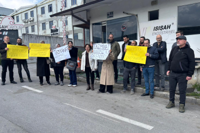 Isışah fabrikasında işten çıkarılan işçiler hakları için bir kez daha fabrika önünde eylem yaptı