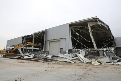 Nilüfer’de 4 bin metrekarelik kaçak depo yıkıldı