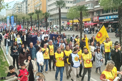Bursa'da binlerce öğretmen şiddete karşı yürüdü