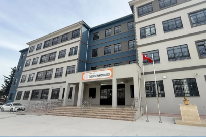 Mersin’de bir lise öğrencisi okulda silahla yakalandı