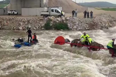 Bursa'da dereyi traktörle geçmek isterken traktör devrildi: 10 işçi vinçle kurtarıldı