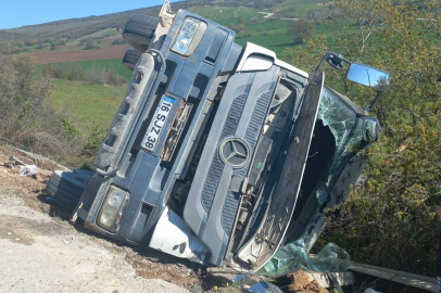 Bursa'da beton mikseri şarampole yuvarlandı