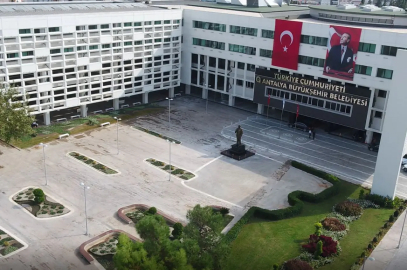 Antalya Büyükşehir Belediyesine çifte operasyon: Muhittin Böcek’in gelini ve 34 kişi gözaltında