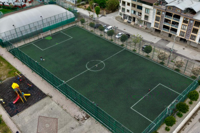 Gemlik’te halı sahalar yenilendi