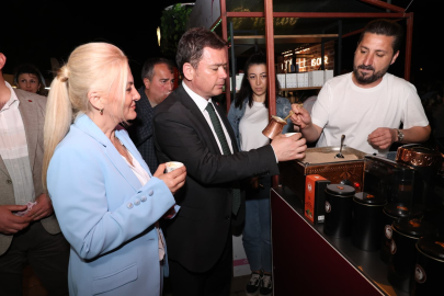 Erkan Aydın kahve ve müzik tutkunlarıyla bir araya geldi