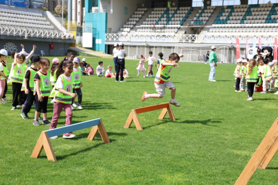 Spor Şenlikleri’nde sıra minik öğrencilerin 