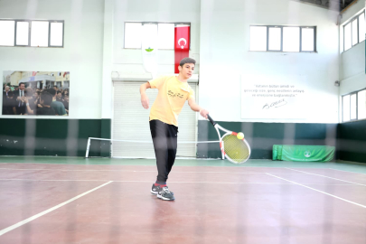 Osmangazi Belediyesi 19 Mayıs coşkusunu tenis kortlarına taşıdı