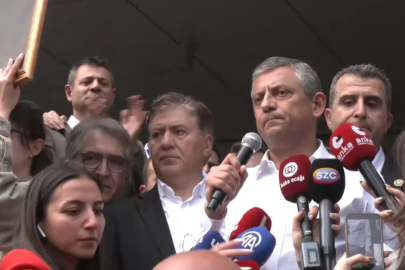 Özgür Özel'den polis baskını sonrası açıklama: 'CHP bundan sonra sokaktadır, meydandadır'