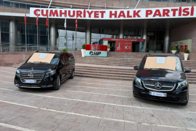 Kılıçdaroğlu, Özel’in kullandığı iki arabayı 'Haram araç' yazısıyla satışa çıkardı