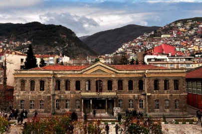 Bursa Erkek Lisesi Mezunları'ndan Sarıbal açıklaması: Derneğimiz hiçbir siyasi partinin arka bahçesi değildir