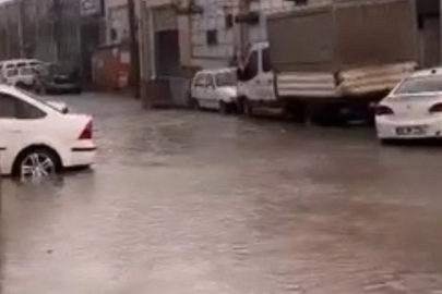 Bursa'nın bir ilçesi dolu ve sağanak yağışa teslim oldu
