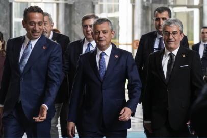 Özgür Özel’den kurultay hamlesi: Özel’in ekibi Parti Meclisinden istifa etti