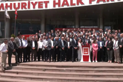CHP'de olağanüstü kurultay için toplanan imzalar genel merkeze teslim edildi