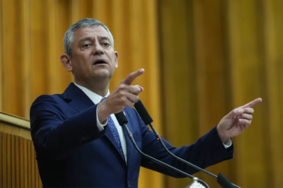 CHP grup toplantısında konuşan Özgür Özel: 'Saray darbesiyle parti fiilen kapanmıştır'