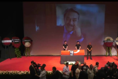 Kadir İnanır için Muhsin Ertuğrul Sahnesi'nde tören