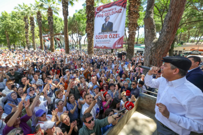 Özgür Özel traktör römorkundan seslendi: 'Bu meydana iktidar partisinin genel başkanı olarak geleceğim'