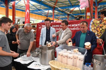 Erkan Aydın Hamitler'de aşure bereketini vatandaşlarla paylaştı