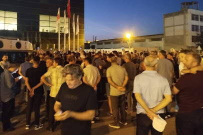 Korteks'te satış sözleşmesine öfke: Sendikacılar fabrika binasına sığındı