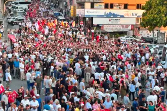 CHP Lideri Özel'den Hüseyin Can Güner'e destek yürüyüşü: 'Sipariş bir operasyon yapılıyor'